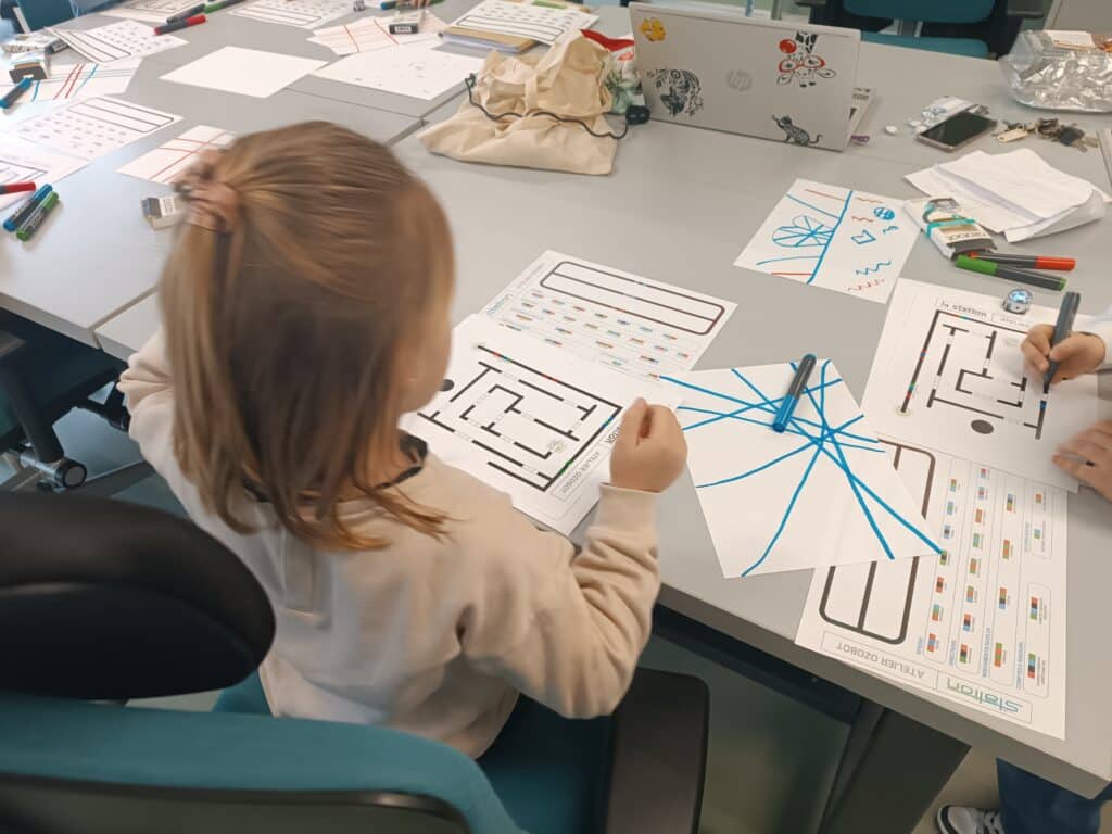 Apprendre la programmation avec de mini-robots : les ozobots