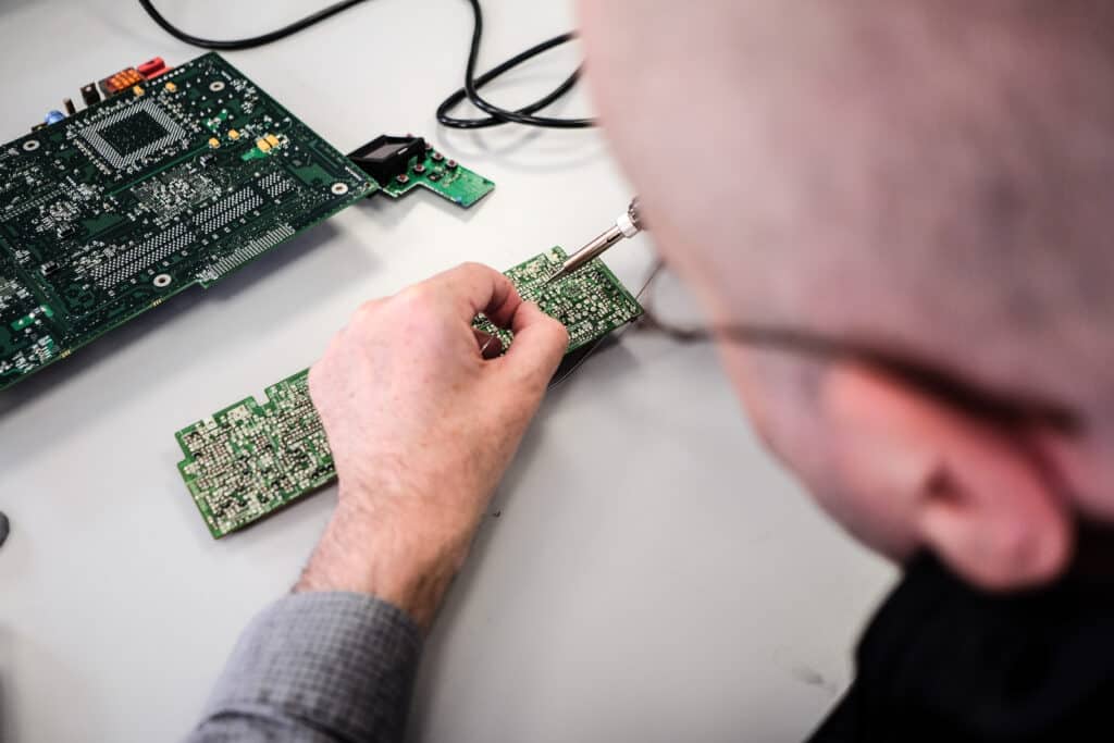 Apprend la programmation avec des cartes électroniques