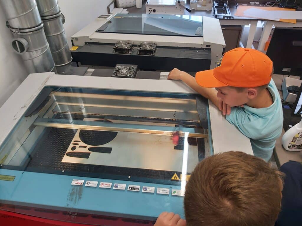 Le bois plié à la découpeuse laser