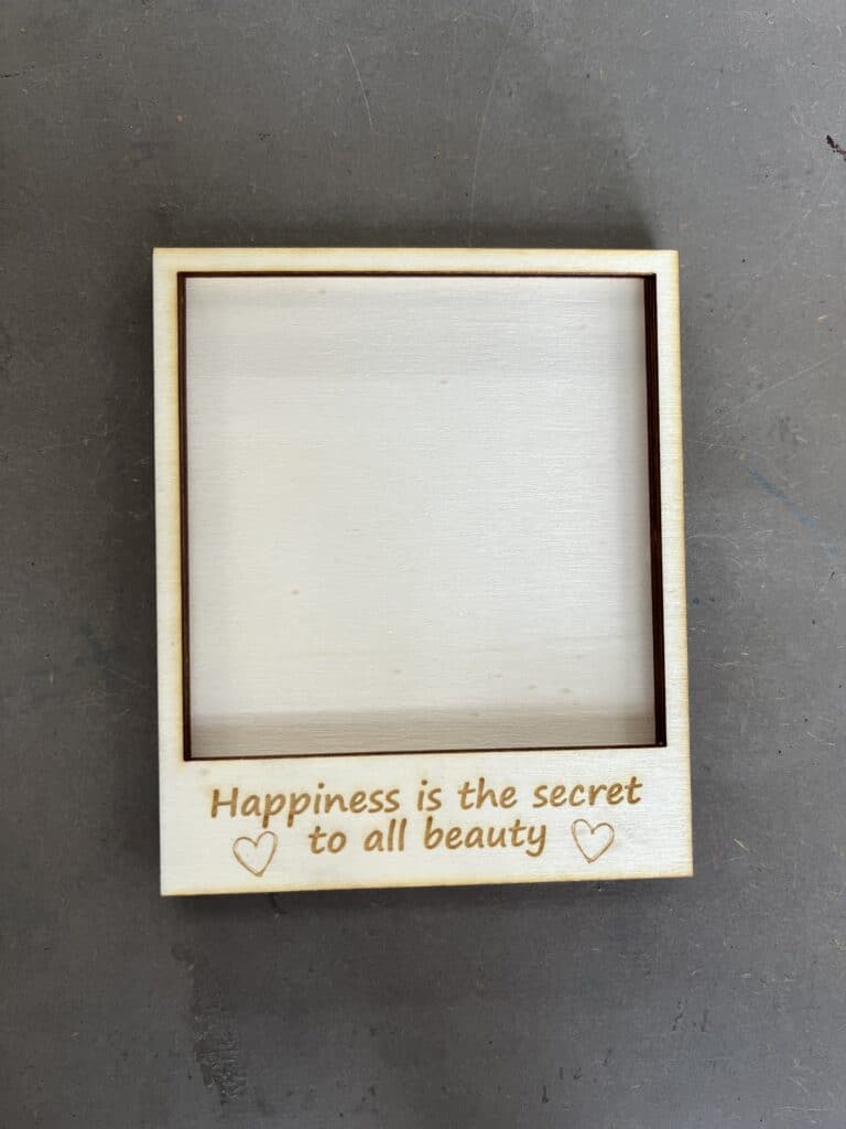 Souvenirs gravés, cadre en bois personnalisé